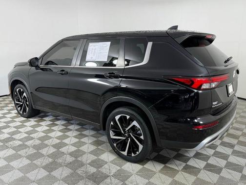 2022 Mitsubishi Outlander Black Edition