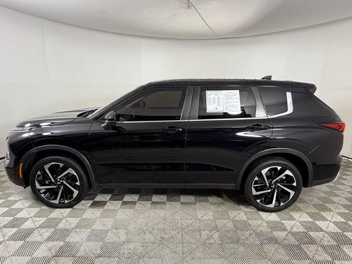 2022 Mitsubishi Outlander Black Edition