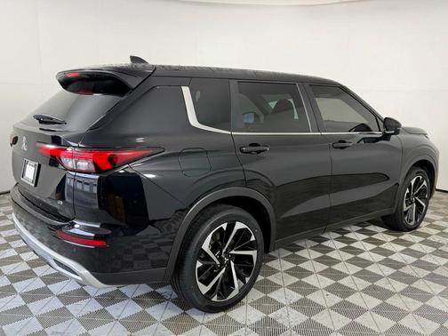 2022 Mitsubishi Outlander Black Edition