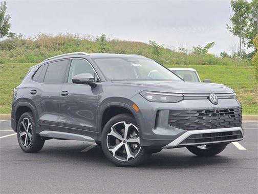 Platinum Gray Metallic 2025 Volkswagen Tiguan 2.0T SE