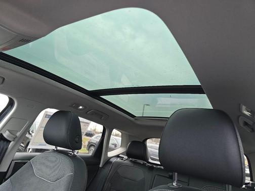 Deep Black Pearl Effect 2026 Volkswagen Taos 1.5T SE Black