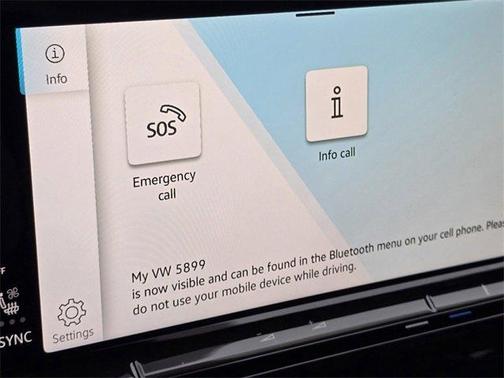 2025 Volkswagen Atlas Cross Sport 2.0T SE w/Technology