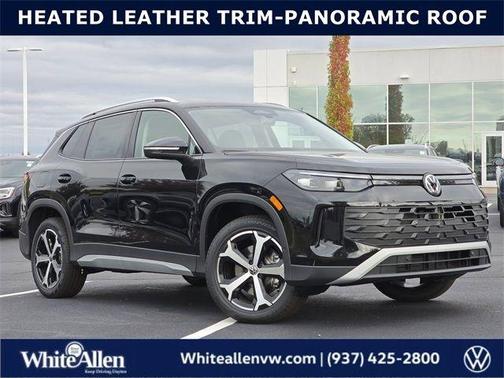 Deep Black Pearl Effect 2026 Volkswagen Tiguan 2.0T SE