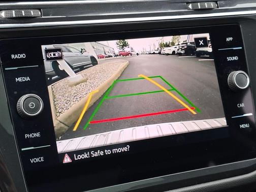 Deep Black Pearl Effect 2023 Volkswagen Tiguan 2.0T SE