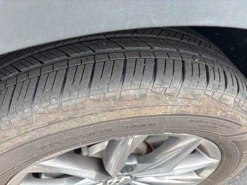 Deep Black Pearl Effect 2023 Volkswagen Tiguan 2.0T SE
