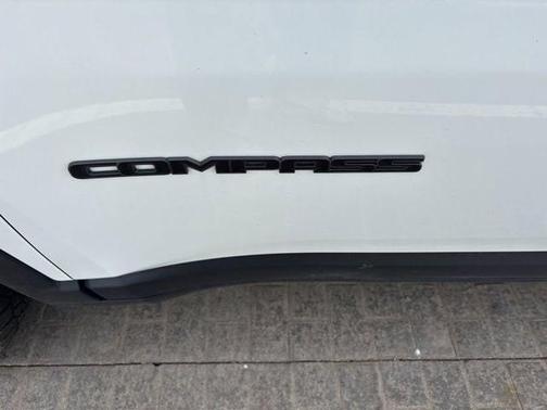 Bright White Clearcoat 2025 Jeep Compass Trailhawk