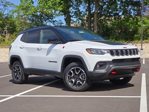 Bright White Clearcoat 2025 Jeep Compass Trailhawk
