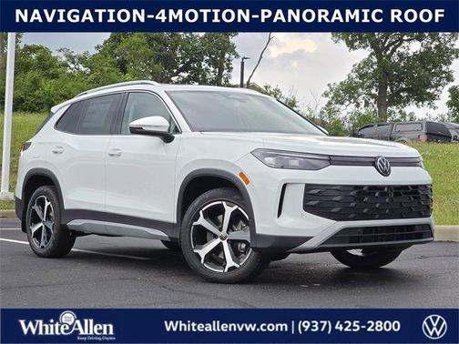 Pure White 2025 Volkswagen Tiguan 2.0T SE