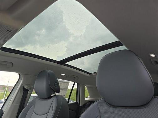 Pure White 2025 Volkswagen Tiguan 2.0T SE