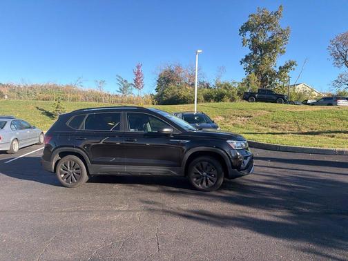Deep Black Pearl Effect 2024 Volkswagen Taos 1.5T S