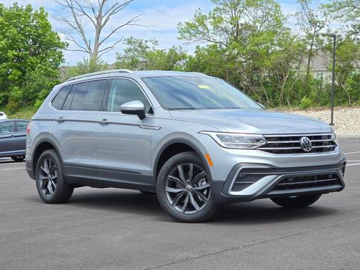 Pyrite Silver Metallic 2024 Volkswagen Tiguan 2.0T SE