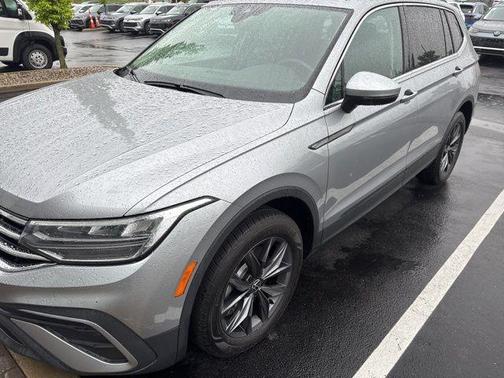 Pyrite Silver Metallic 2024 Volkswagen Tiguan 2.0T SE