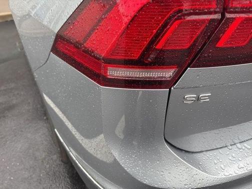 Pyrite Silver Metallic 2024 Volkswagen Tiguan 2.0T SE