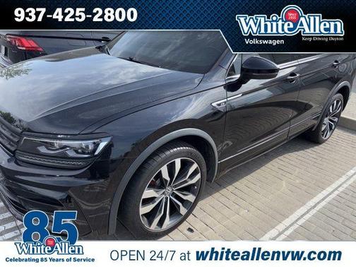 Deep Black Pearl Effect 2018 Volkswagen Tiguan 2.0T SEL Premium