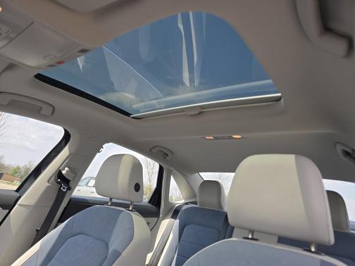 Deep Black Pearl Effect 2025 Volkswagen Jetta 1.5T SE