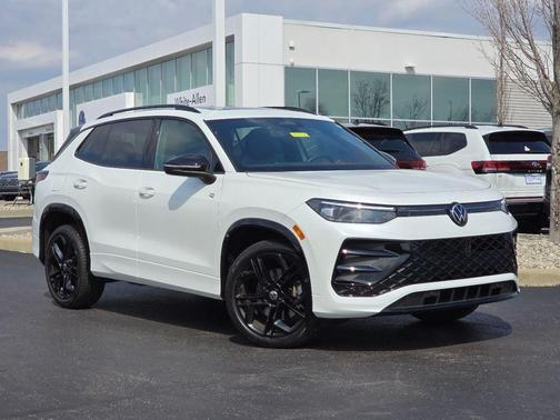 Opal White Pearl Effect 2025 Volkswagen Tiguan 2.0T SE R-Line Black