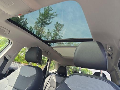 Pure White 2024 Volkswagen Taos 1.5T SEL