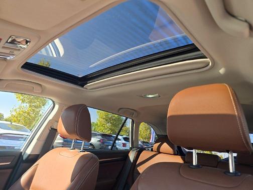 Crystal White Pearl 2019 Subaru Outback 2.5i Touring