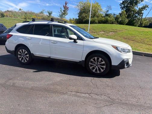 Crystal White Pearl 2019 Subaru Outback 2.5i Touring
