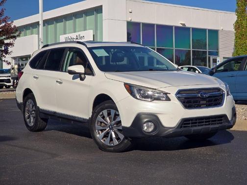 Crystal White Pearl 2019 Subaru Outback 2.5i Touring