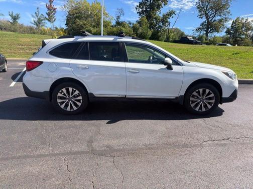 Crystal White Pearl 2019 Subaru Outback 2.5i Touring