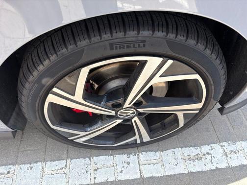 Moonstone Gray 2025 Volkswagen Golf GTI 2.0T SE