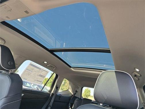 Deep Black Pearl Effect 2026 Volkswagen Atlas 2.0T SEL Premium R-Line