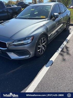 2019 Volvo S60 T6 Momentum