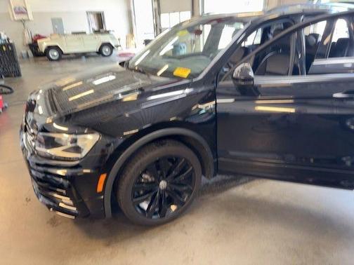 2021 Volkswagen Tiguan 2.0T SE R-Line Black