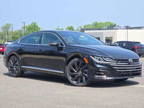 Deep Black Pearl Effect 2023 Volkswagen Arteon 2.0T SEL R-Line
