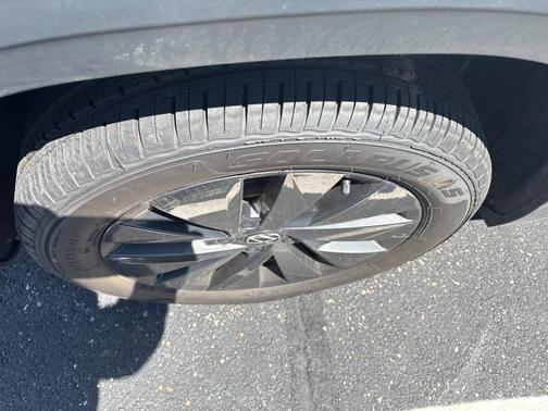 Platinum Gray Metallic 2024 Volkswagen Taos 1.5T S