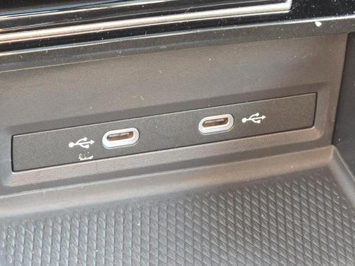 2024 Volkswagen Atlas Cross Sport 2.0T SE w/Technology 4MOTION