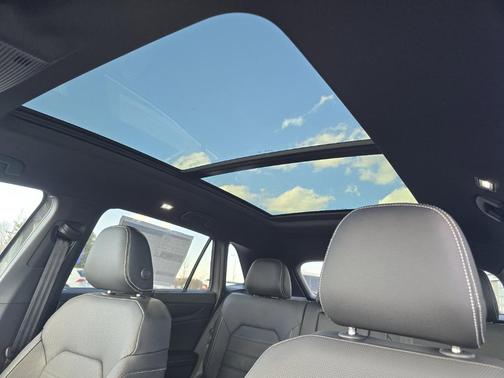 2026 Volkswagen Atlas Cross Sport 2.0T SEL