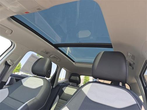 2025 Volkswagen Taos 1.5T SEL