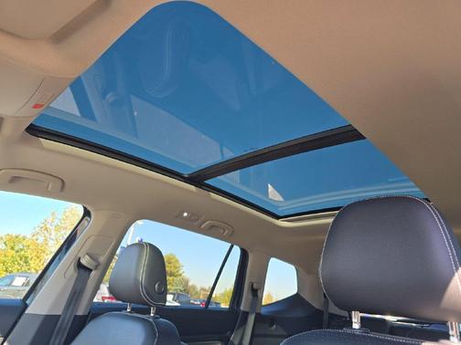 Deep Black Pearl Effect 2023 Volkswagen Atlas 3.6 V6 SEL R-Line Black