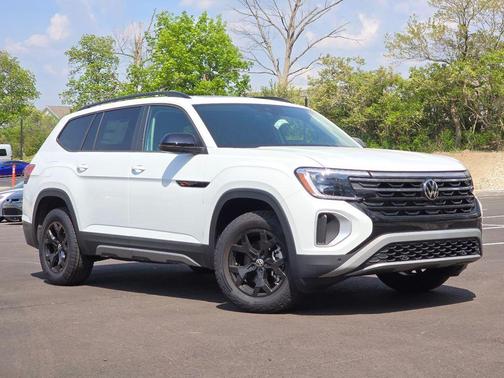 Pure White 2025 Volkswagen Atlas 2.0T Peak Edition