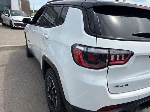 Bright White Clearcoat 2025 Jeep Compass Trailhawk