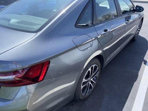 Platinum Gray Metallic 2025 Volkswagen Jetta 1.5T Sport