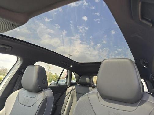 Opal White Pearl Effect 2023 Volkswagen ID.4 Pro S