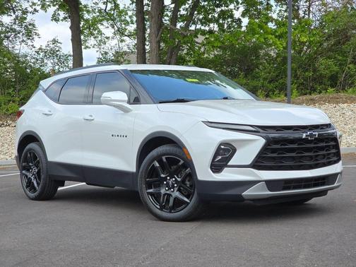 Iridescent Pearl Tricoat 2023 Chevrolet Blazer 3LT