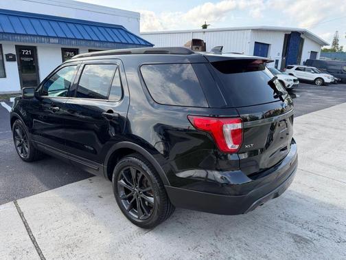 Magnetic Metallic 2017 Ford Explorer sport