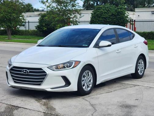 2018 Hyundai ELANTRA SE