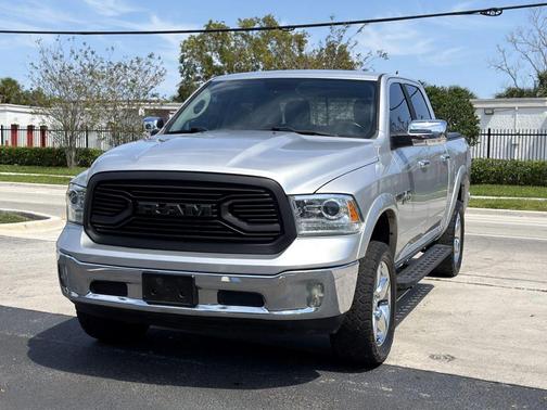 Bright Silver Metallic Clearcoat 2018 RAM 1500 Laramie