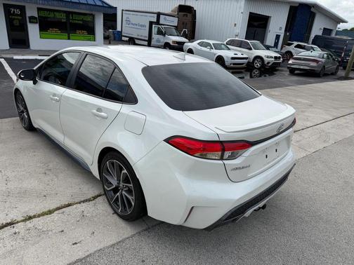 Blizzard Pearl 2021 Toyota Corolla SE