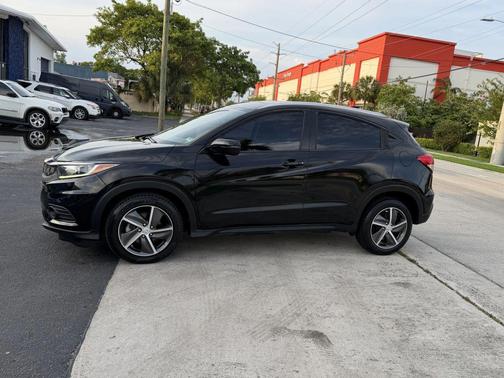 Crystal Black Pearl 2021 Honda HR-V EX
