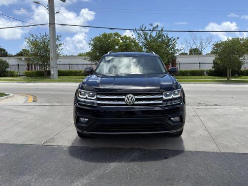 Deep Black Pearl 2018 Volkswagen Atlas 2.0T SE