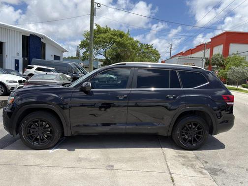 Deep Black Pearl 2018 Volkswagen Atlas 2.0T SE