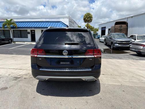 Deep Black Pearl 2018 Volkswagen Atlas 2.0T SE