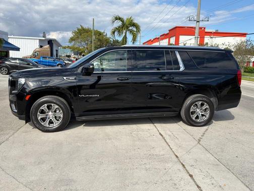 2023 GMC Yukon XL SLE