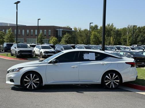 2022 Nissan Altima SR FWD